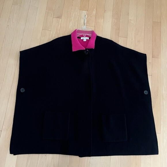 Belford Cashmere Collard Poncho Sweater in Black and Contrasting Pink One Size - Picture 10 of 12